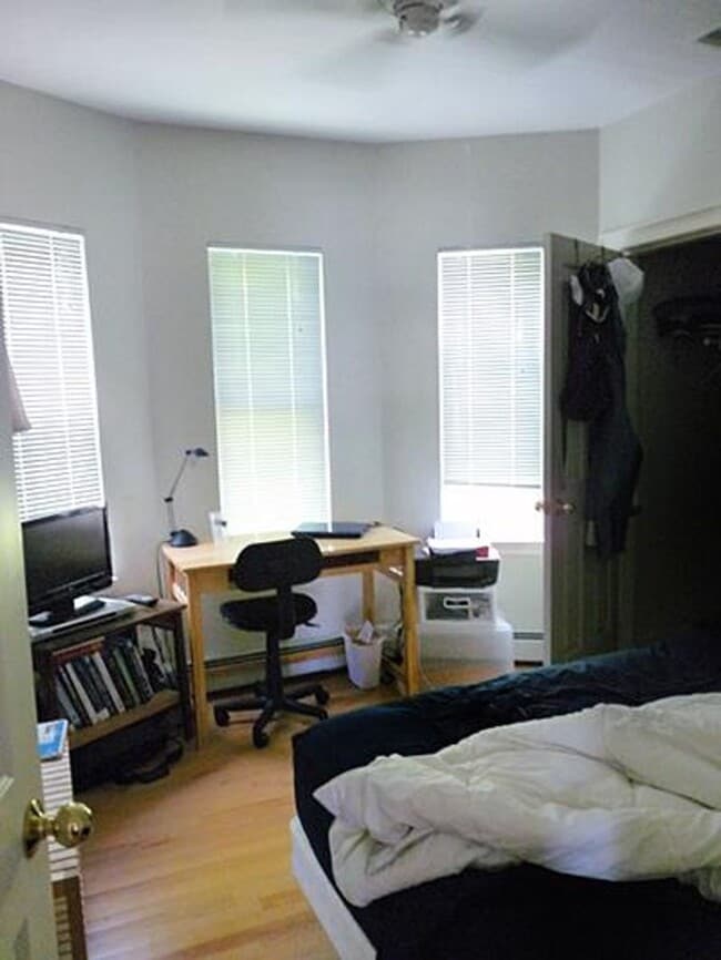 Building Photo - Allston 3 Bed w/ 2 Parking + Enclosed Porch – No Fee