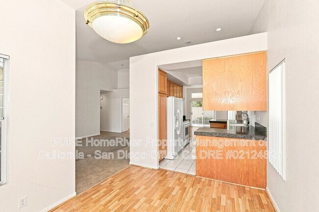 Foto del edificio - 4849 Lake Shore Pl