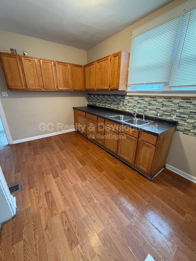 Foto del edificio - 8637 S Essex Ave