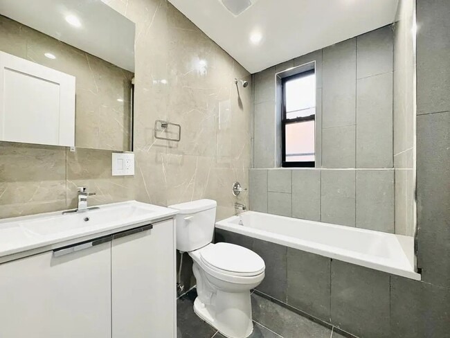 Foto del edificio - Furnished room/NOT APARTMENT