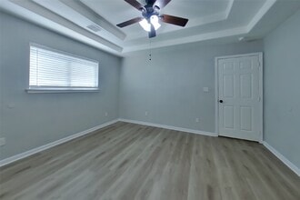 Building Photo - 10951 Royal Forest Dr