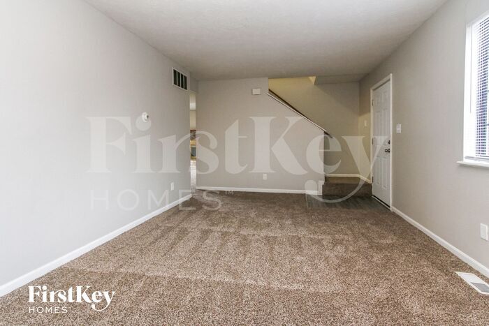 Primary Photo - 104 Meadow Creek S Dr