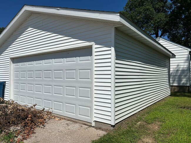 Foto del edificio - Updated 3-Bedroom Home