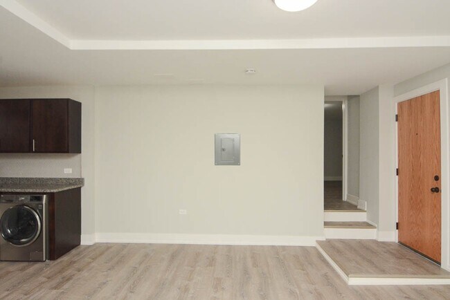 Foto del edificio - 546 W Belden Ave