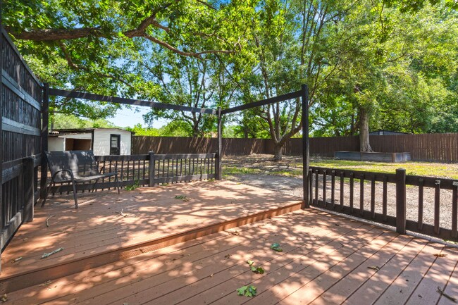 Foto del edificio - 2720 N Oakridge Cir