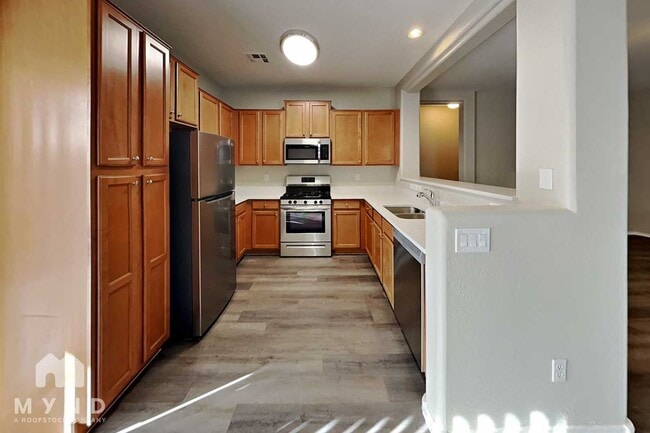 Building Photo - 15219 W Shaw Butte Dr