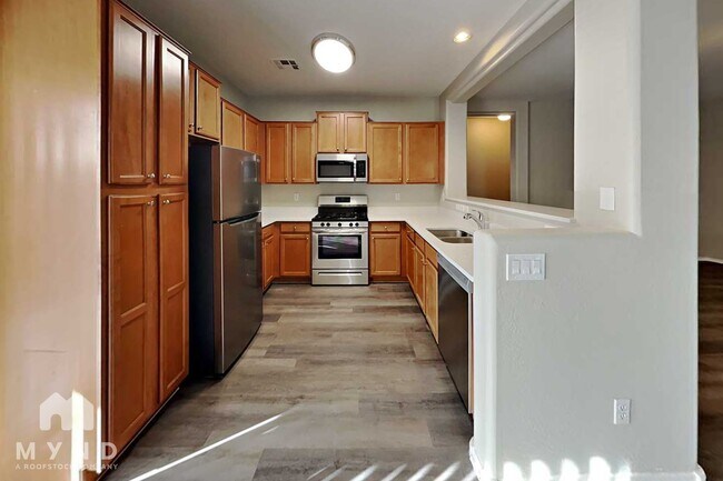 Foto del edificio - 15219 W Shaw Butte Dr