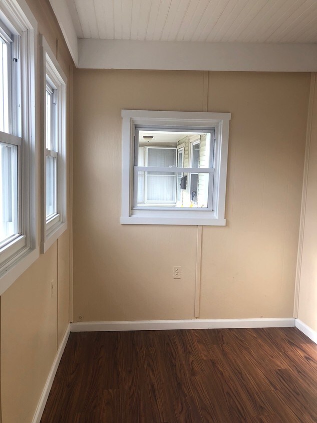 Building Photo - 1455 Yates Ave