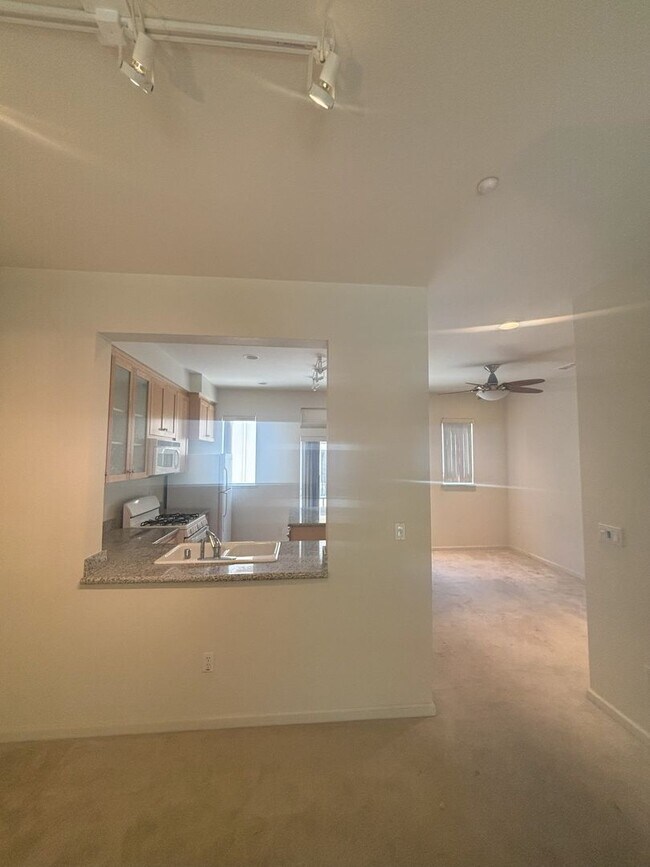 Foto del edificio - 3 Bedroom 2.5 Home in Whisman Station clos...