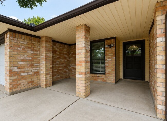 Building Photo - 510 Chambly Dr