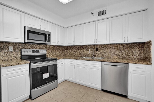 Foto del edificio - 3530 Mystic Pointe Dr