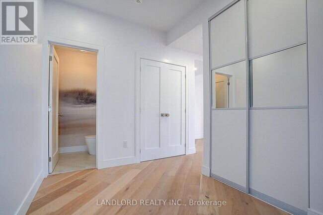 Photo du bâtiment - 1344 Pape Ave