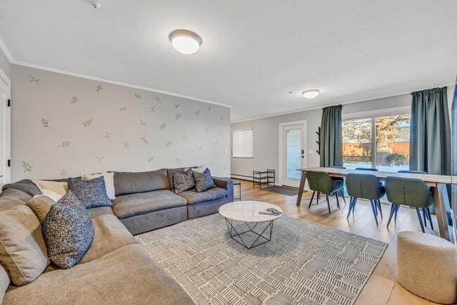 Building Photo - 3373 E 44th Ave