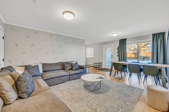 Building Photo - 3373 E 44th Ave