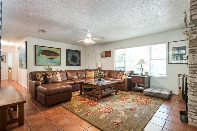 Foto del edificio - 2402 Rock Terrace Cir