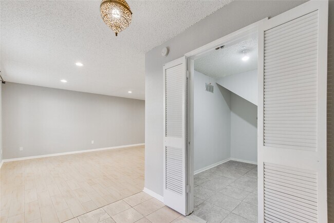 Foto del edificio - 14228 Misty Meadow Ln