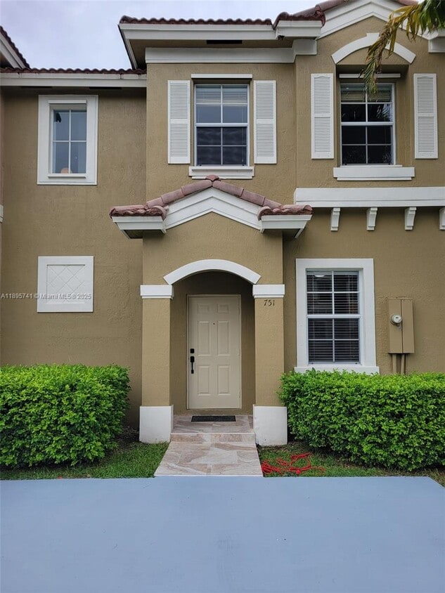 Foto principal - 751 SE 2nd St