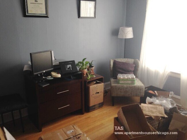 Foto del edificio - 3711 N Hoyne Ave