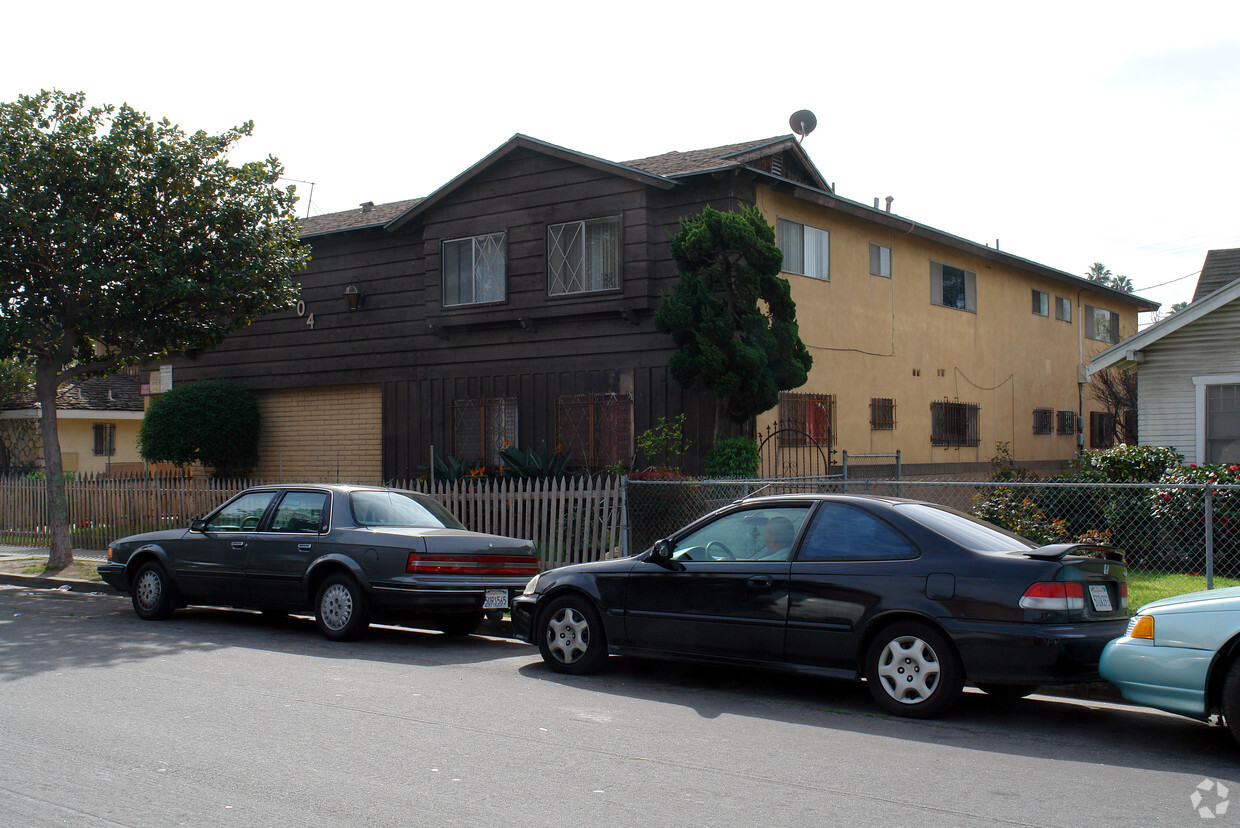 Building Photo - 404 E 97th St