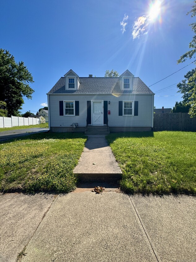 Primary Photo - 17 Westview St