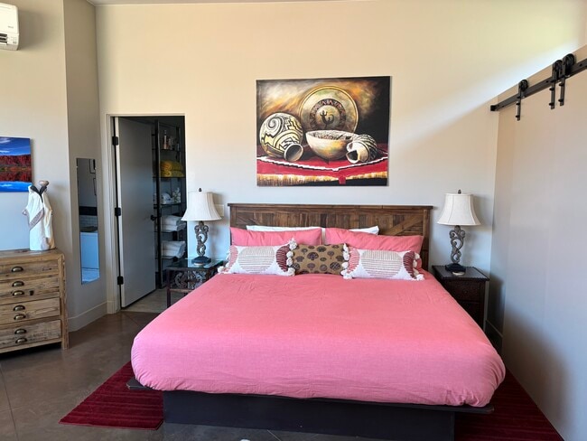 King size bed - 888 N Coyote Gulch Ct