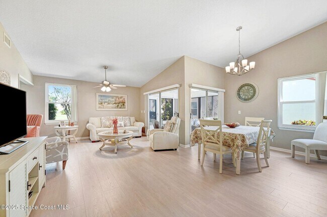 Foto del edificio - 730 Spring Valley Dr