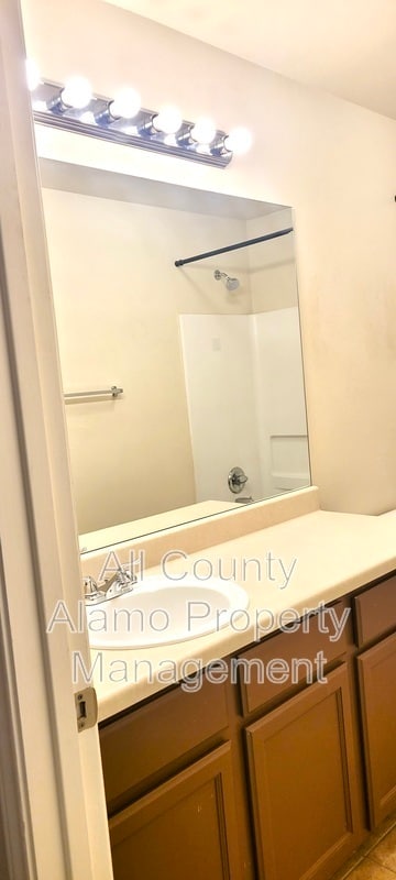 Building Photo - 10611 Mathom Landing