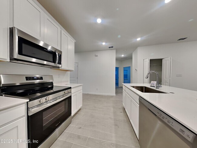 Foto del edificio - 9005 Latigo Ln