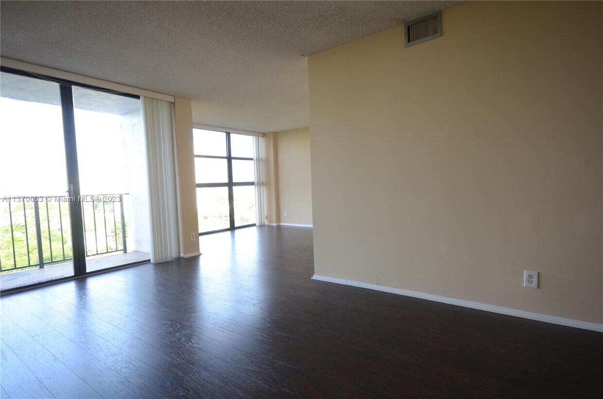 Foto principal - 400 Leslie Dr