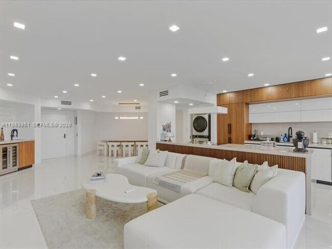 Foto del edificio - 3000 Island Blvd