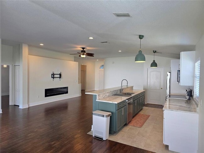 Building Photo - 730 Straw Lake Dr