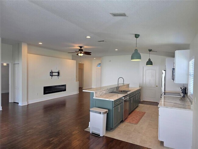 Foto del edificio - 730 Straw Lake Dr