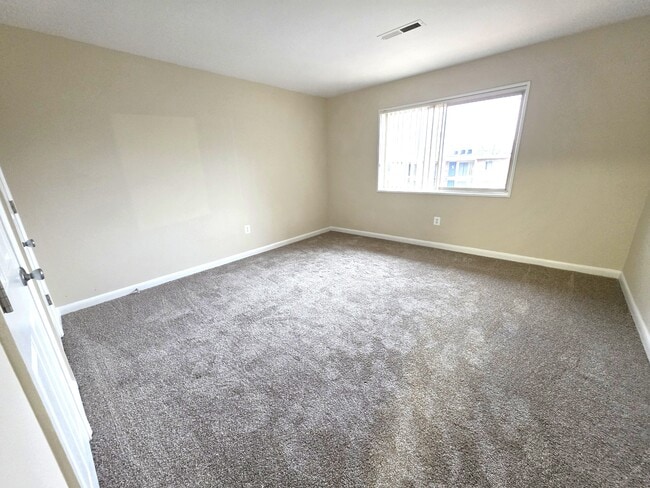 Interior Photo - Summit Crest