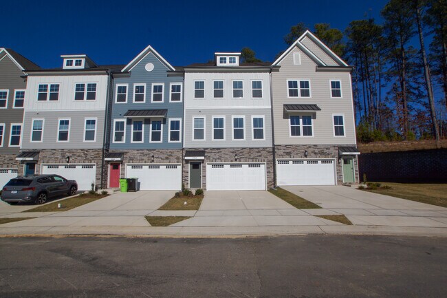 Foto del edificio - 2024 Eva Pearl Dr