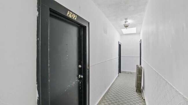 Building Photo - 260 Davis Ave