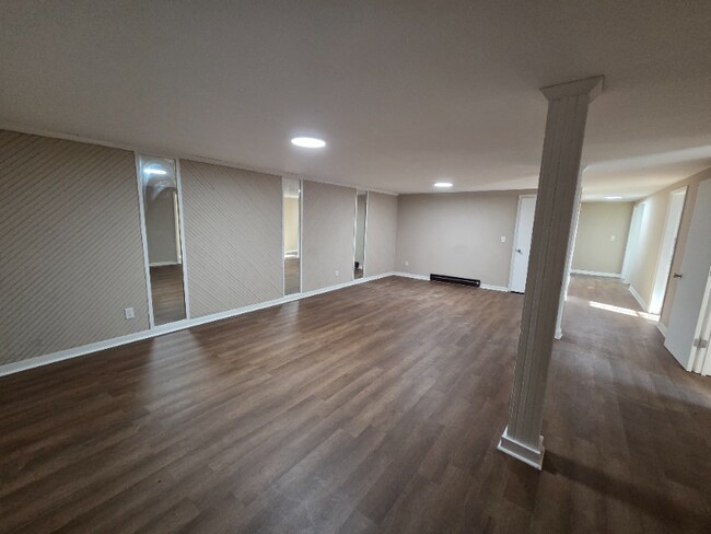 Foto del edificio - 2422-2424-2424 Tinnell Ct