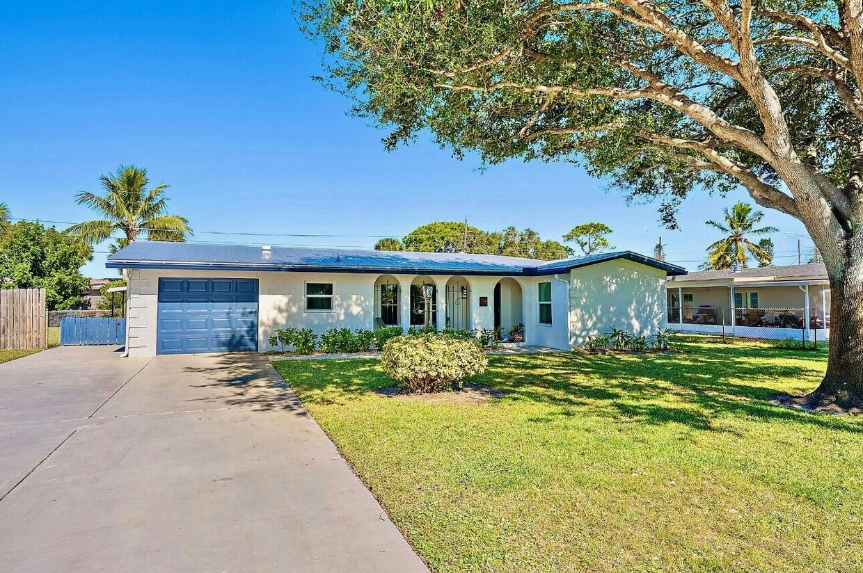 Foto principal - 306 SW Winnachee Dr