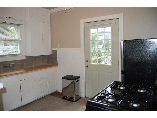 Foto del edificio - Charming Hyde Park Garage Apartment with Hardwood Floors & Private Deck