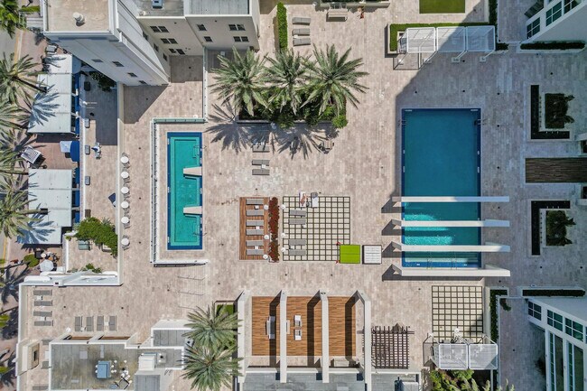 Building Photo - 101 S Fort Lauderdale Beach Blvd