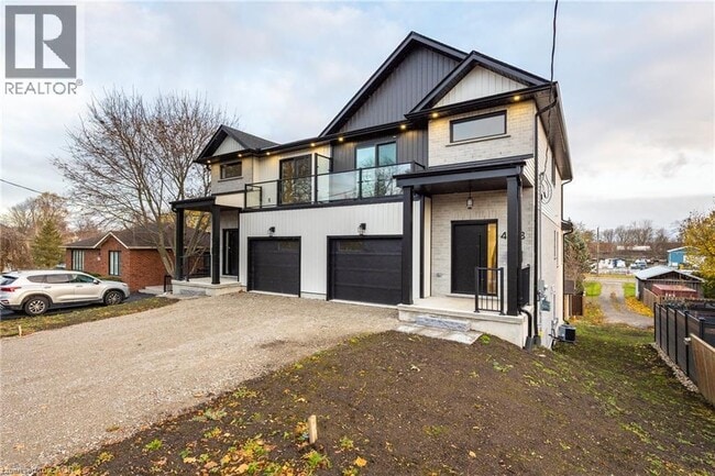 Photo du bâtiment - 42 Wellington St