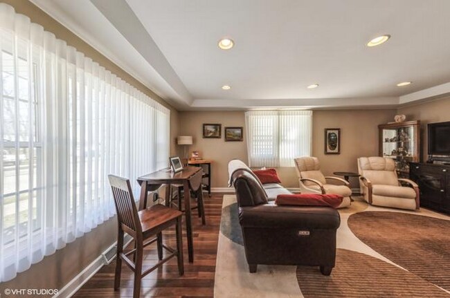 Foto del edificio - 9701 Merton Ave