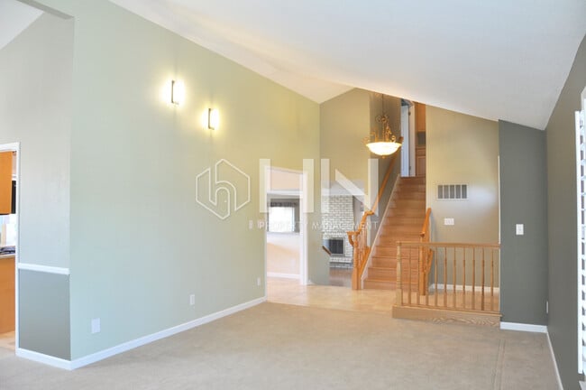 Building Photo - 3027 King Estates