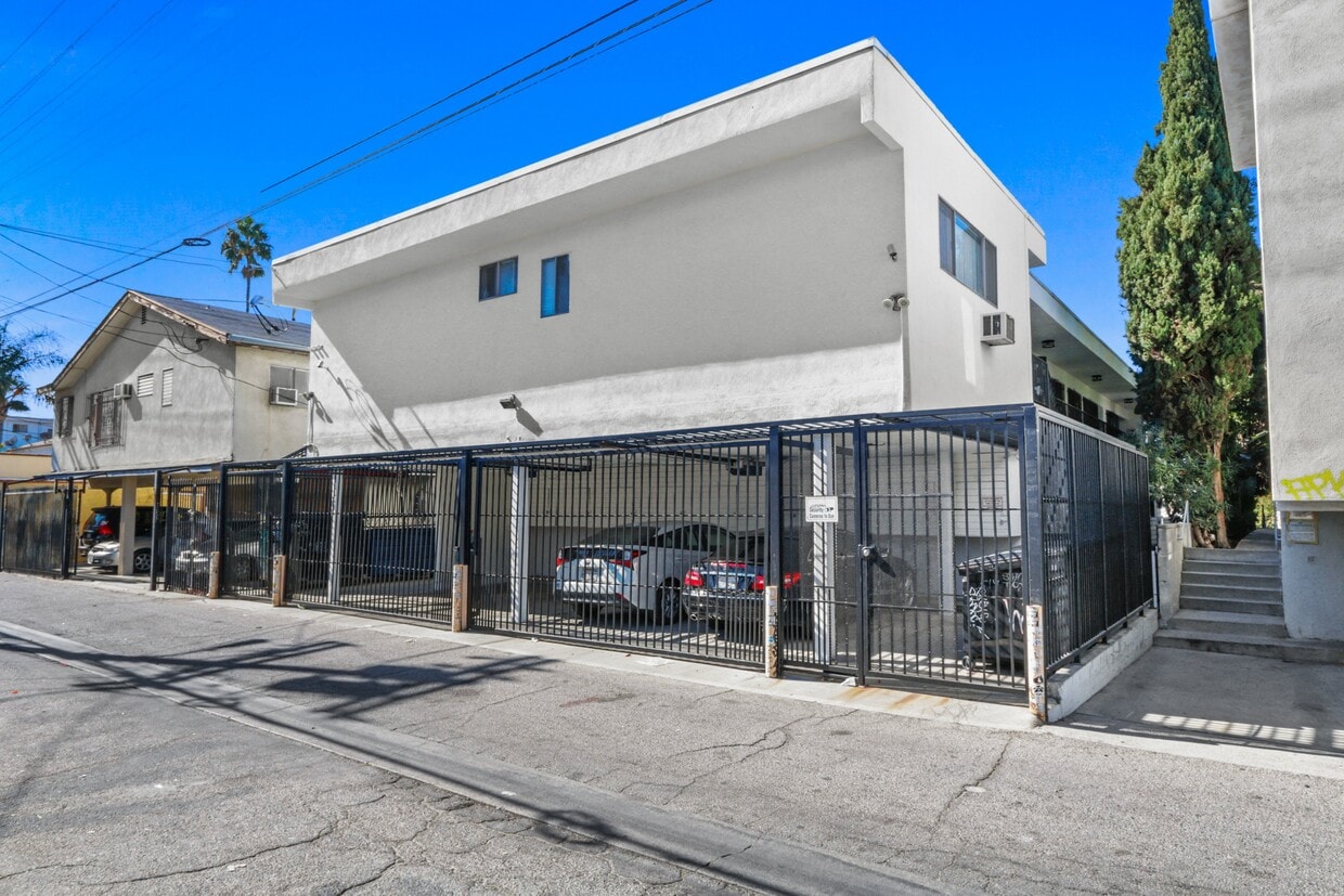 Building Photo - 514 N Hayworth
