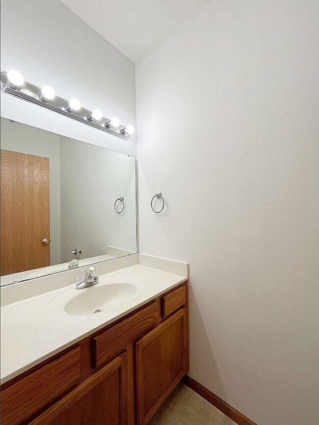 Foto del edificio - 2722 Wyndham Ct