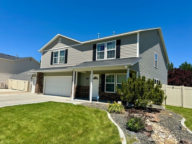 Foto del edificio - Coming Soon: Spacious 5-Bedroom Home with 3-Car Garage in Nampa