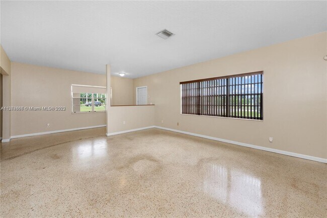 Foto del edificio - 640 SW 5th Ave
