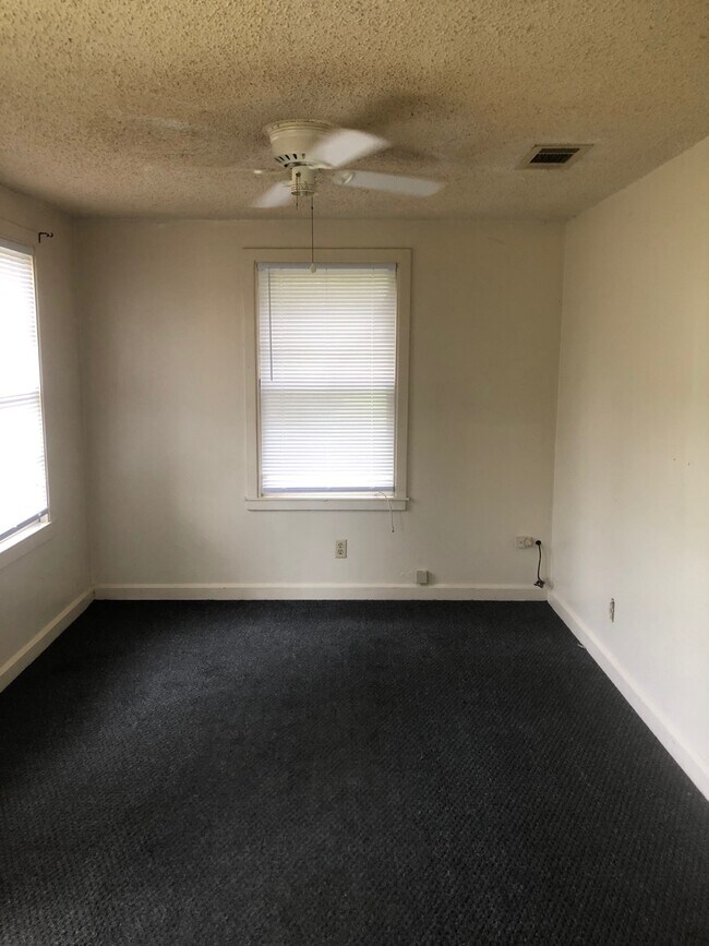 Building Photo - 31044 Pea Ridge Rd