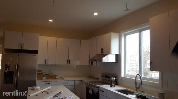 Foto del edificio - 4 br, 2 bath  - 27 Russell St