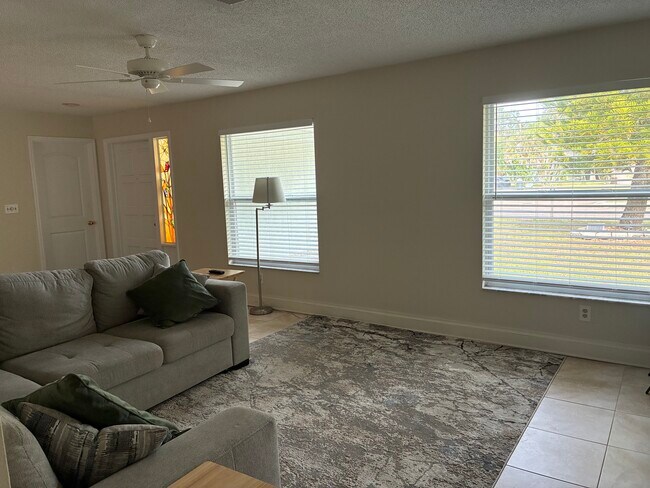 Foto del edificio - 105 N Bay Hills Blvd