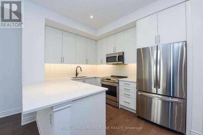 Building Photo - 40-40 Lunar Cres